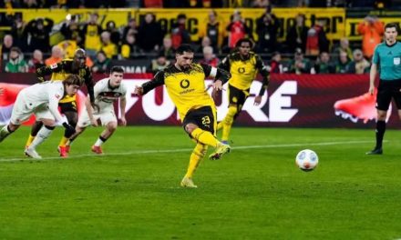 Tren Sepak Bola Terkini: Dari Lapangan Hingga Dunia Digital