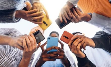 Fenomena Sosial Yang Menjadi Perhatian Publik Di Era Digital