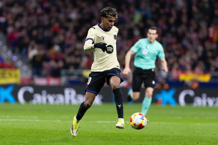 Peran Gelandang Bertahan Dalam Sepak Bola Modern